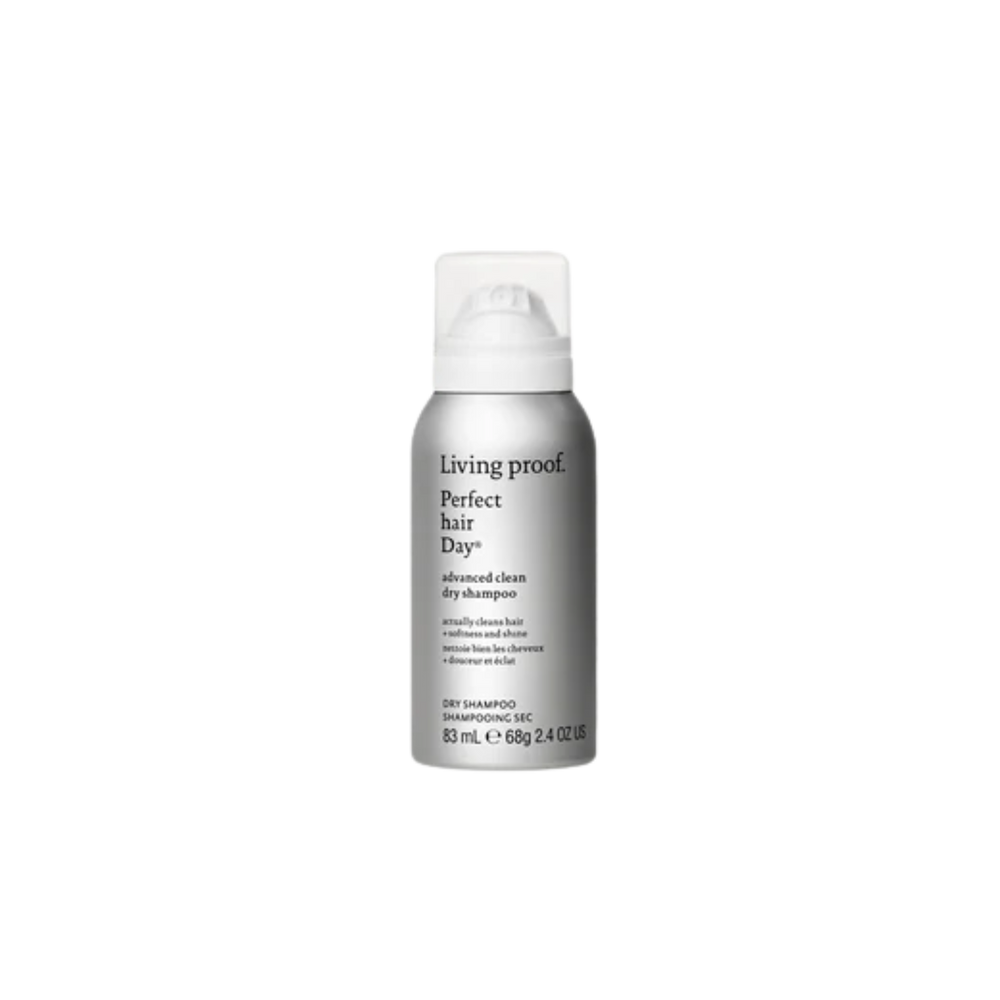 Flacon argenté du shampoing sec Advanced Clean de Living Proof posé sur fond neutre, symbolisant fraîcheur, propreté et légèreté.

