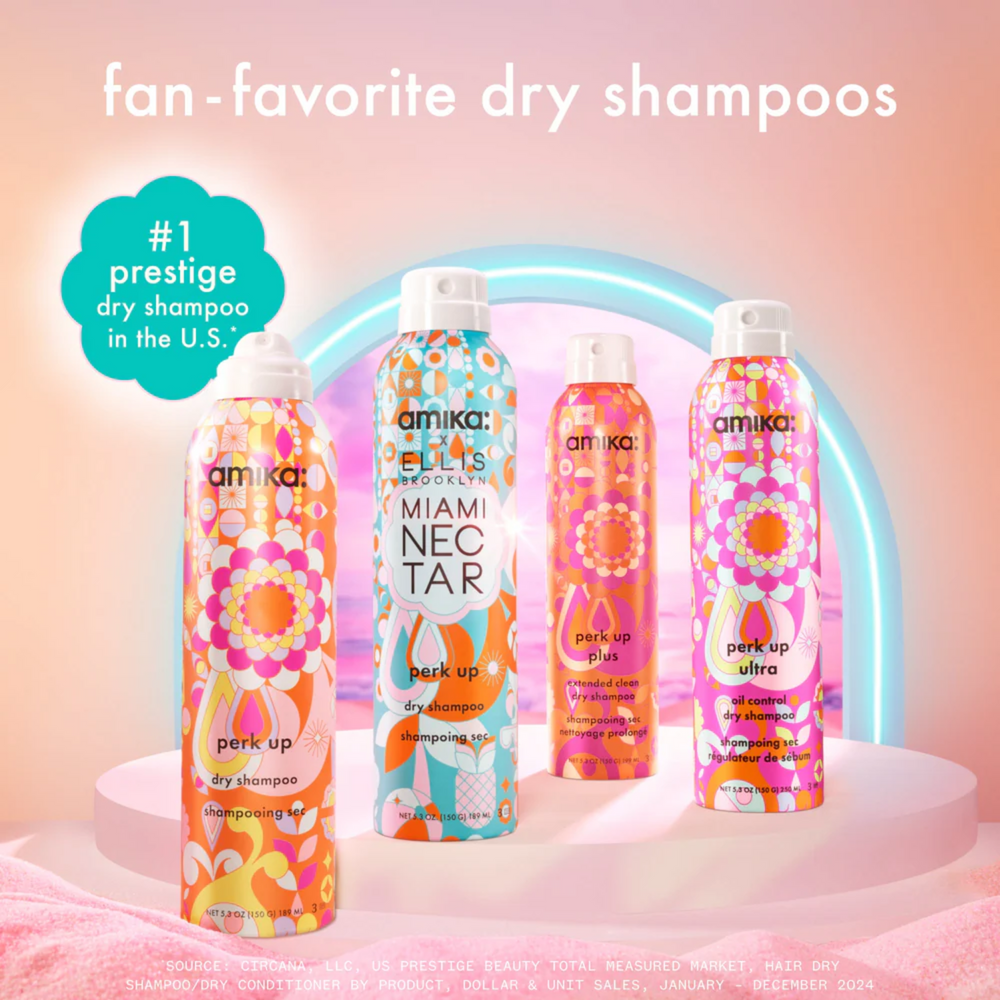 Flacon Amika x Ellis Brooklyn MIAMI NECTAR Perk Up Dry Shampoo – édition limitée au parfum ananas et noix de coco.