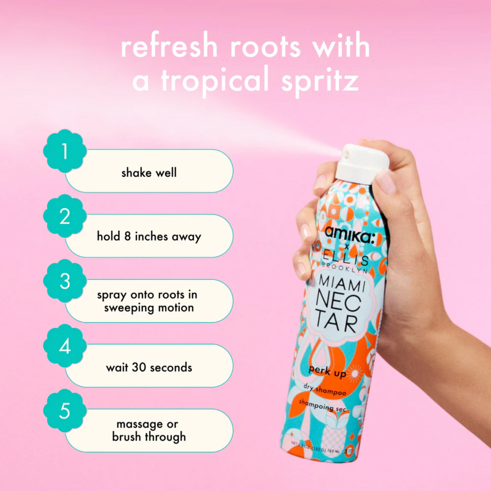 Flacon Amika x Ellis Brooklyn MIAMI NECTAR Perk Up Dry Shampoo – édition limitée au parfum ananas et noix de coco.