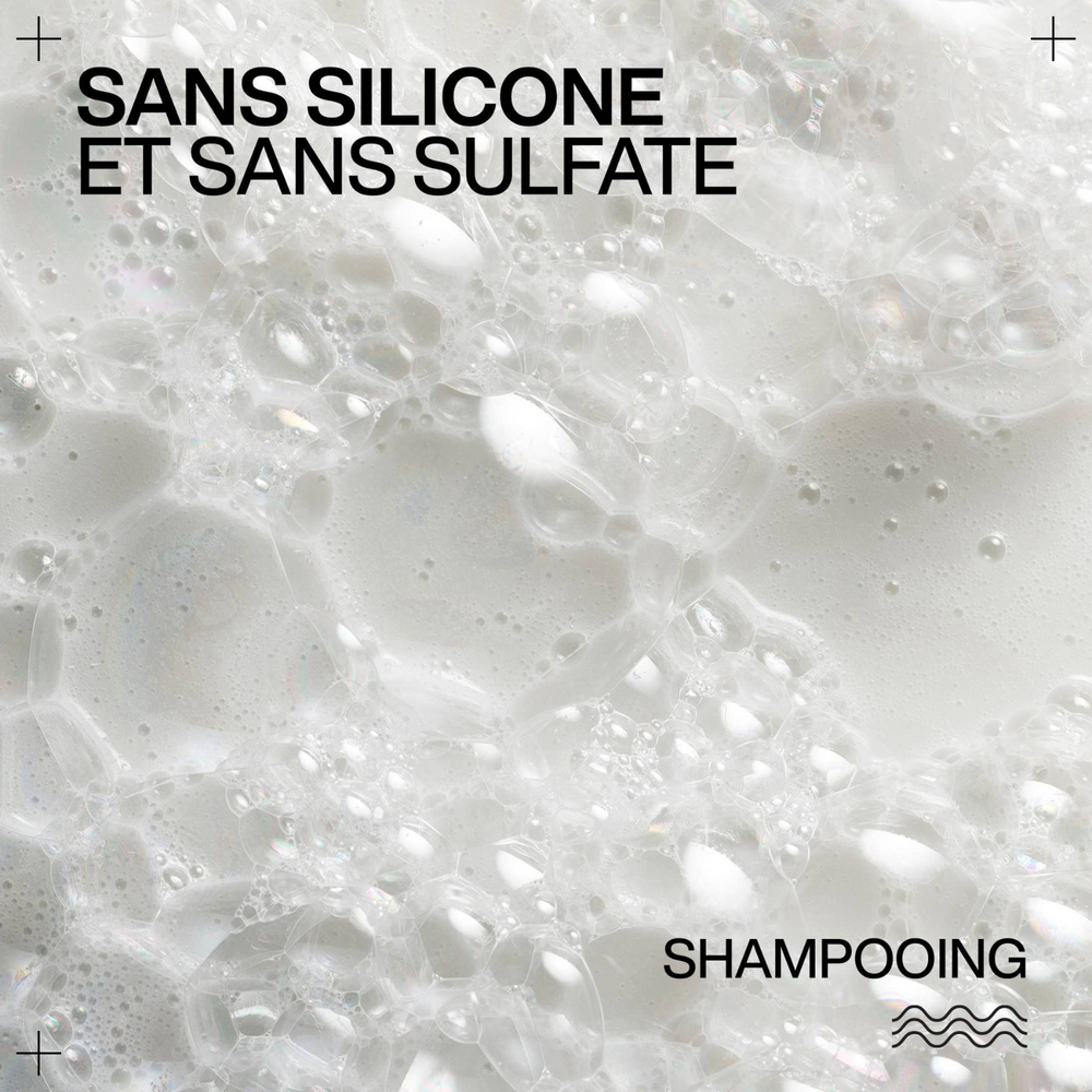 Flacon du shampooing Acidic Bonding Curls Redken pour cheveux bouclés, sans silicone.