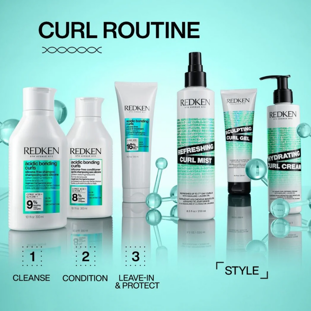 Flacon du shampooing Acidic Bonding Curls Redken pour cheveux bouclés, sans silicone.