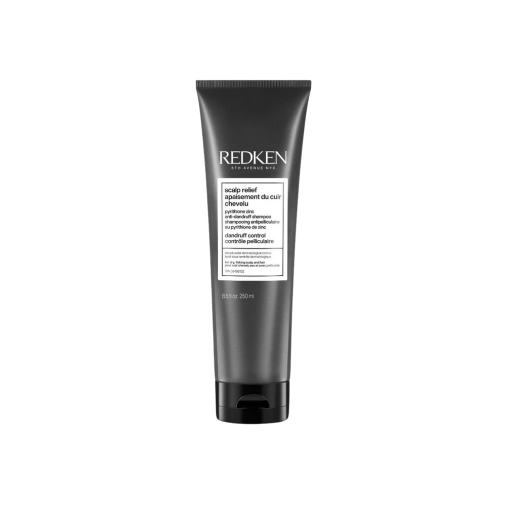 Flacon de shampooing Redken Scalp Relief, antipelliculaire à la pyrithione de zinc, pour un cuir chevelu purifié et apaisé