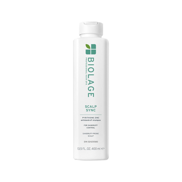 Flacon de 400 ml du shampooing Biolage ScalpSync Anti-Dandruff, enrichi en pyrithione de zinc et extrait de menthe poivrée, pour un cuir chevelu apaisé.
