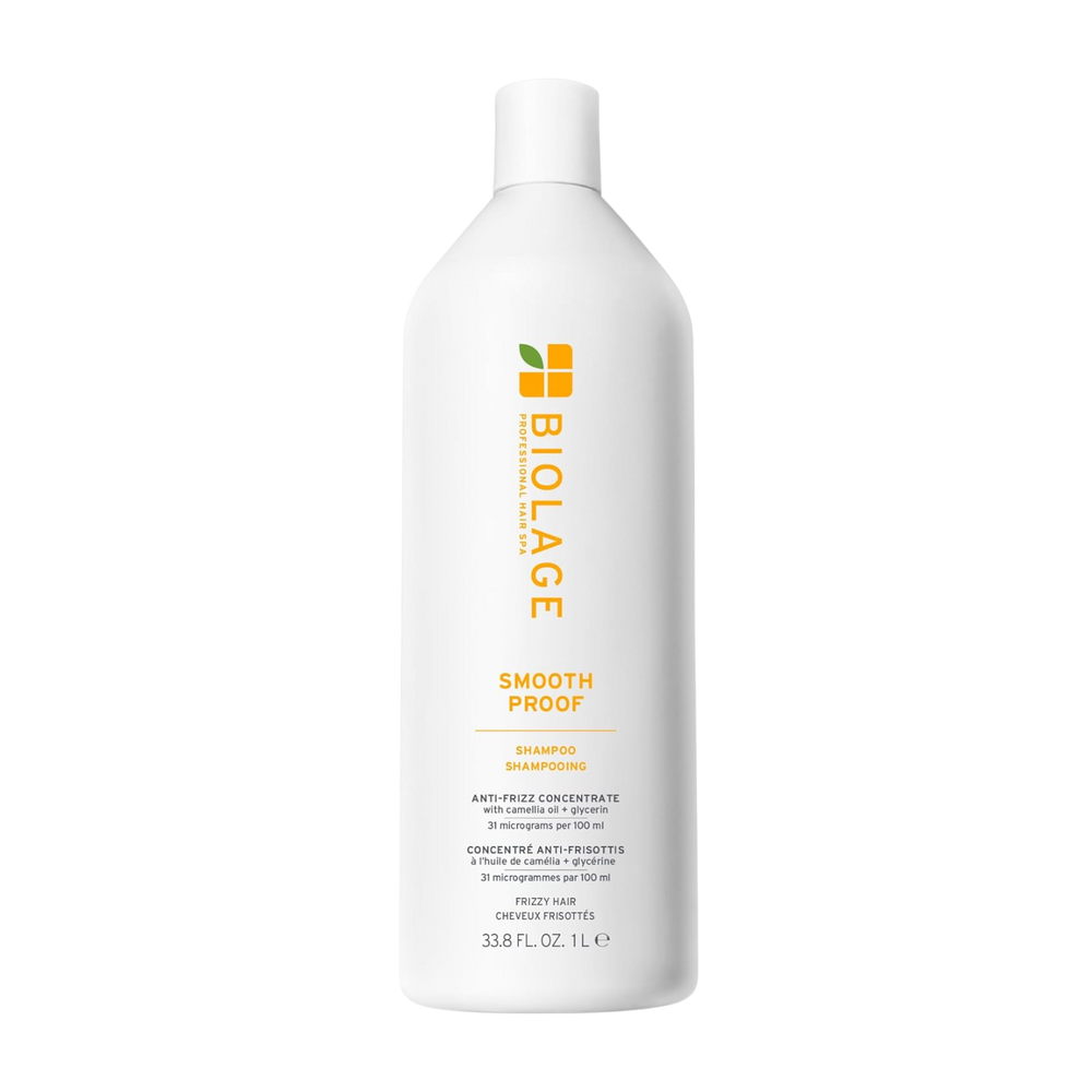 « Flacon de Biolage Smooth Proof Shampoo – anti‑frizz sans silicone, flacon transparent avec capuchon vert, shampooing blond clair »