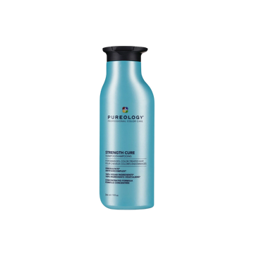 Bouteille de shampooing Strength Cure de Pureology de 266 ml, avec étiquette bleu clair.