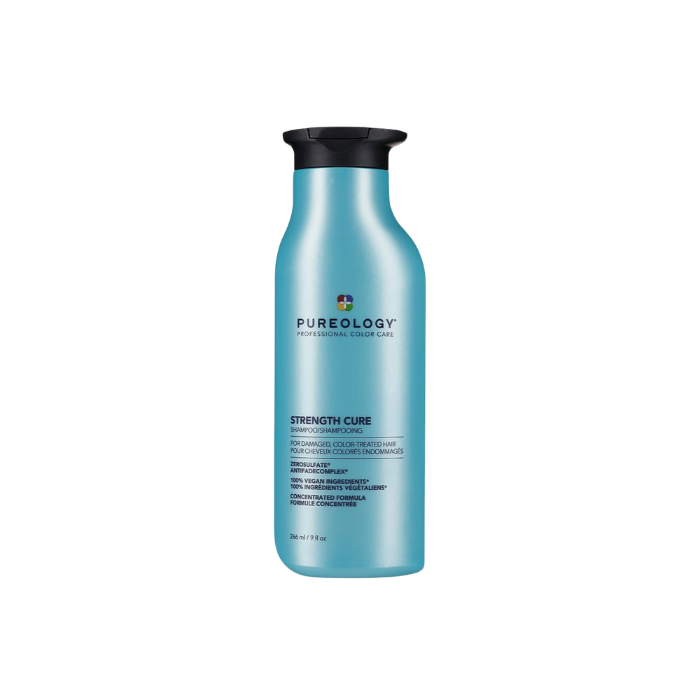Bouteille de shampooing Strength Cure de Pureology de 266 ml, avec étiquette bleu clair.