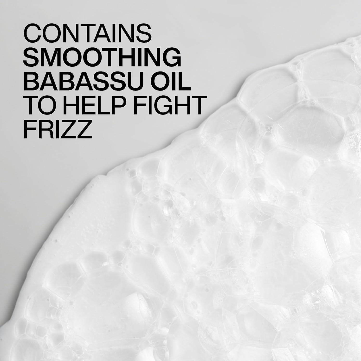 Flacon du shampooing Redken Frizz Dismiss sur fond blanc, formule anti‑frisottis sans sulfates, huile de babassu mise en avant.