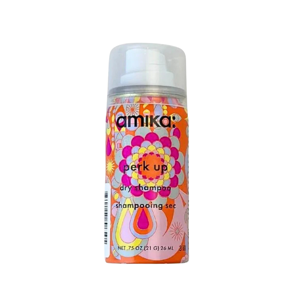 flacon de shampooing sec Amika Perk Up 250 ml sur fond blanc