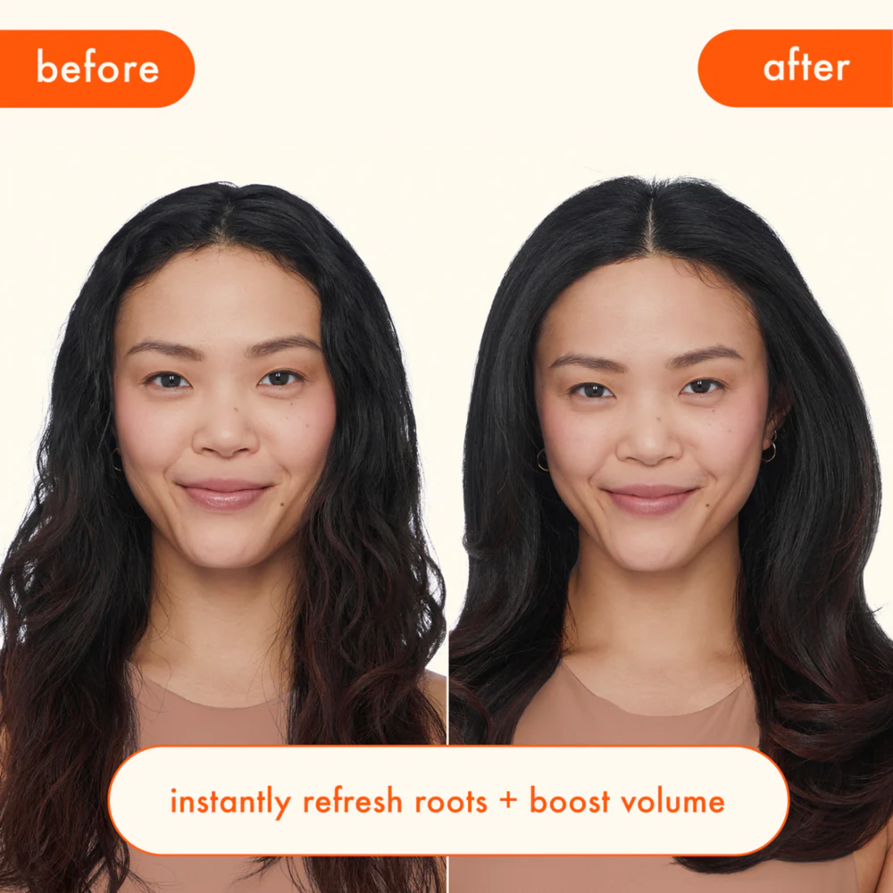 Application du shampooing sec Amika sur cheveux foncés, sans résidu