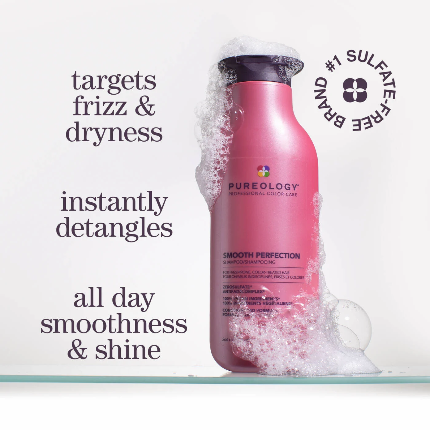Flacon de Smooth Perfection Shampoo Pureology sur fond neutre, texture viscqueuse visible à l’ouverture.
