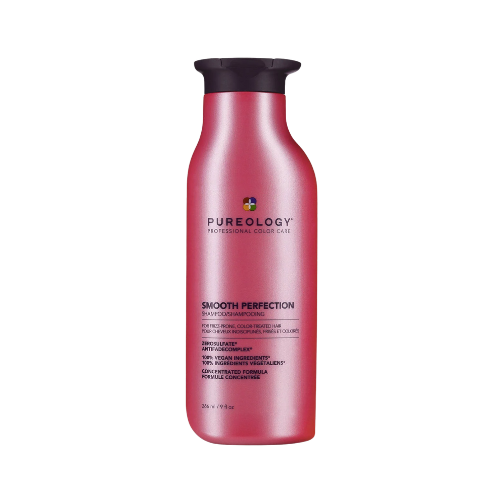 Flacon de Smooth Perfection Shampoo Pureology sur fond neutre, texture viscqueuse visible à l’ouverture.