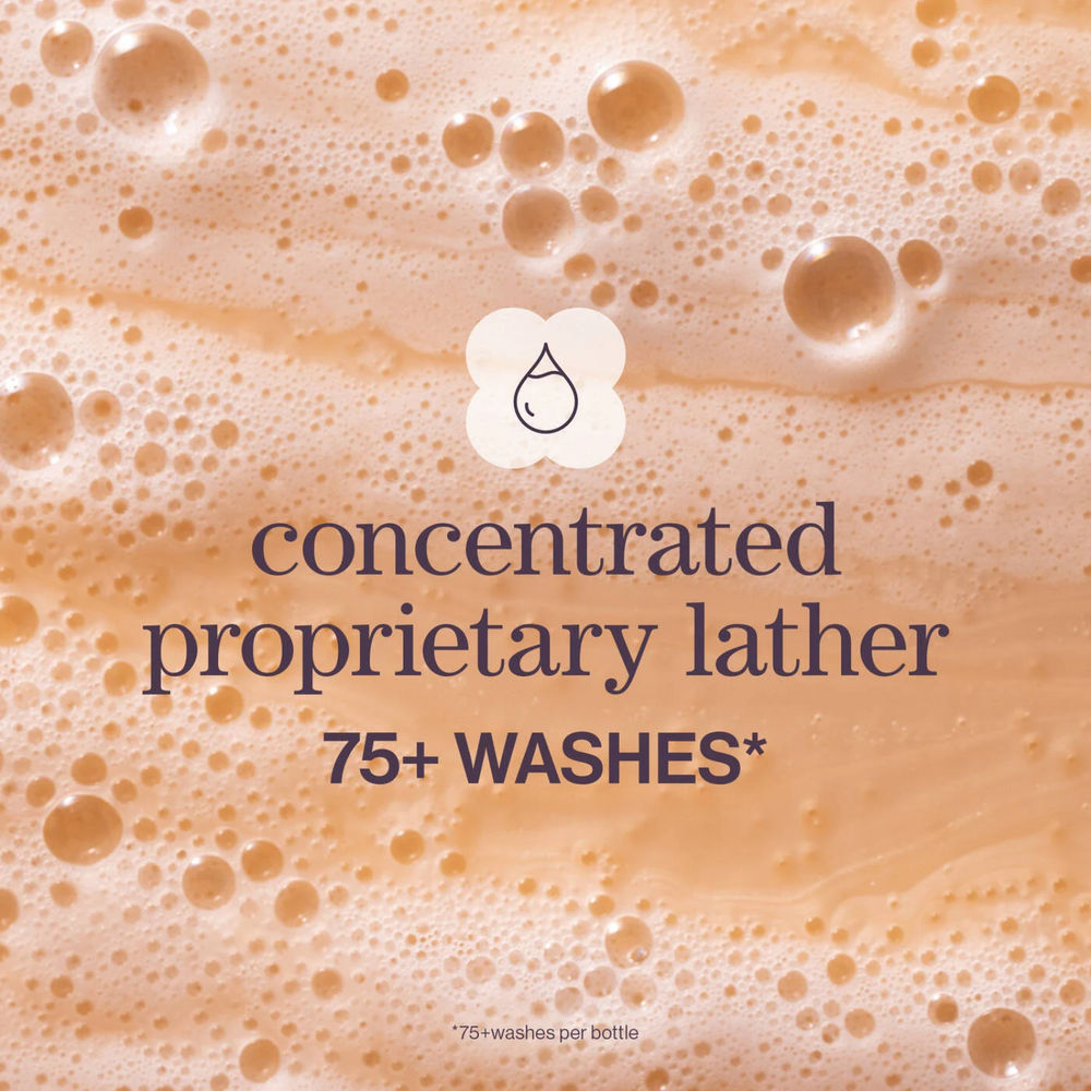 Flacon de Smooth Perfection Shampoo Pureology sur fond neutre, texture viscqueuse visible à l’ouverture.