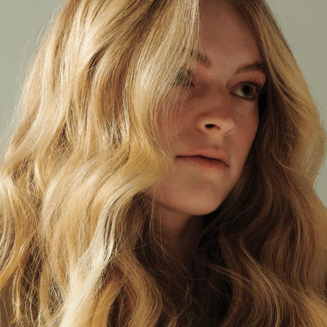 Spray Sea Spray Beachy Wave Finish AG Care – cheveux wavy naturels et texture légère