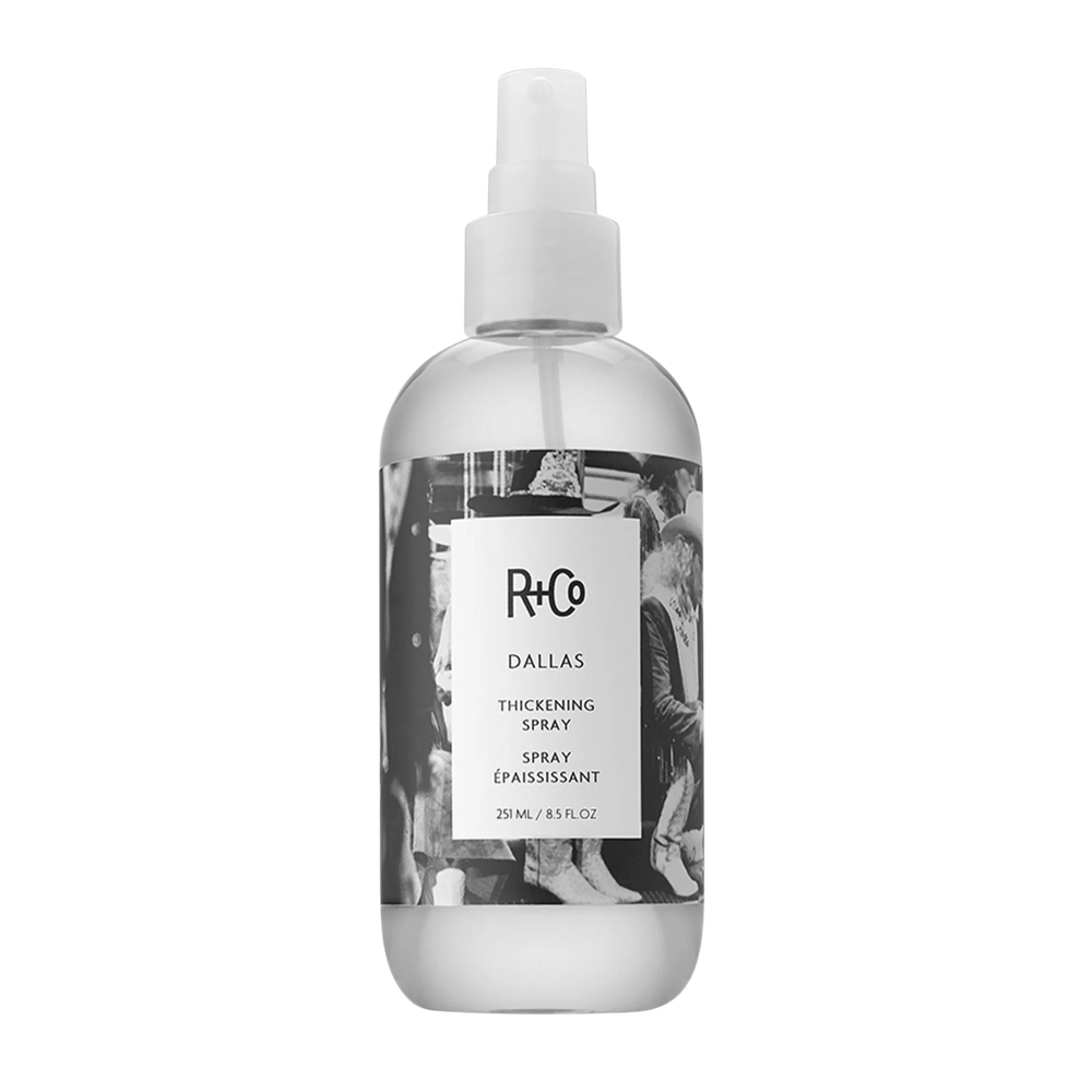 Flacon de la lotion Waterfall Moisture + Shine de R+Co, soin léger hydratant pour cheveux brillants et doux