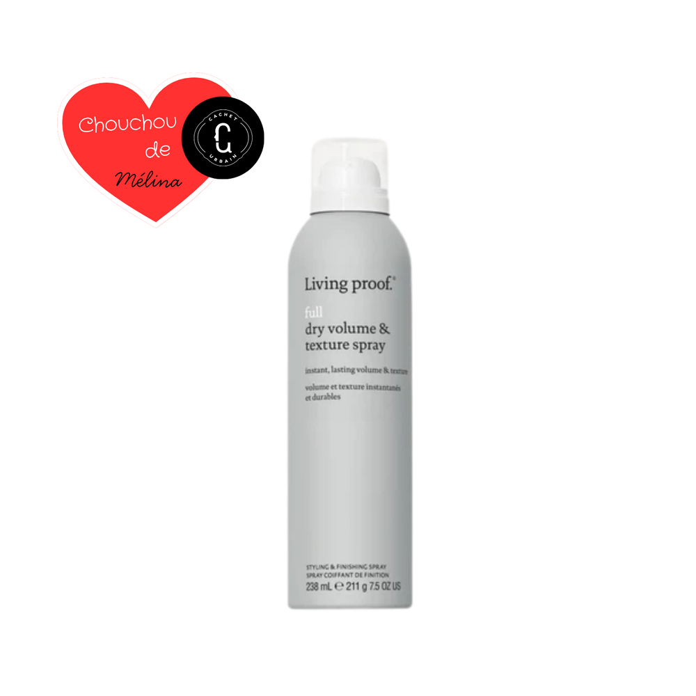 Flacon gris du Full Dry Volume & Texture Spray Living Proof posé sur fond neutre, évoquant volume immédiat, texture aérienne et finition légère.