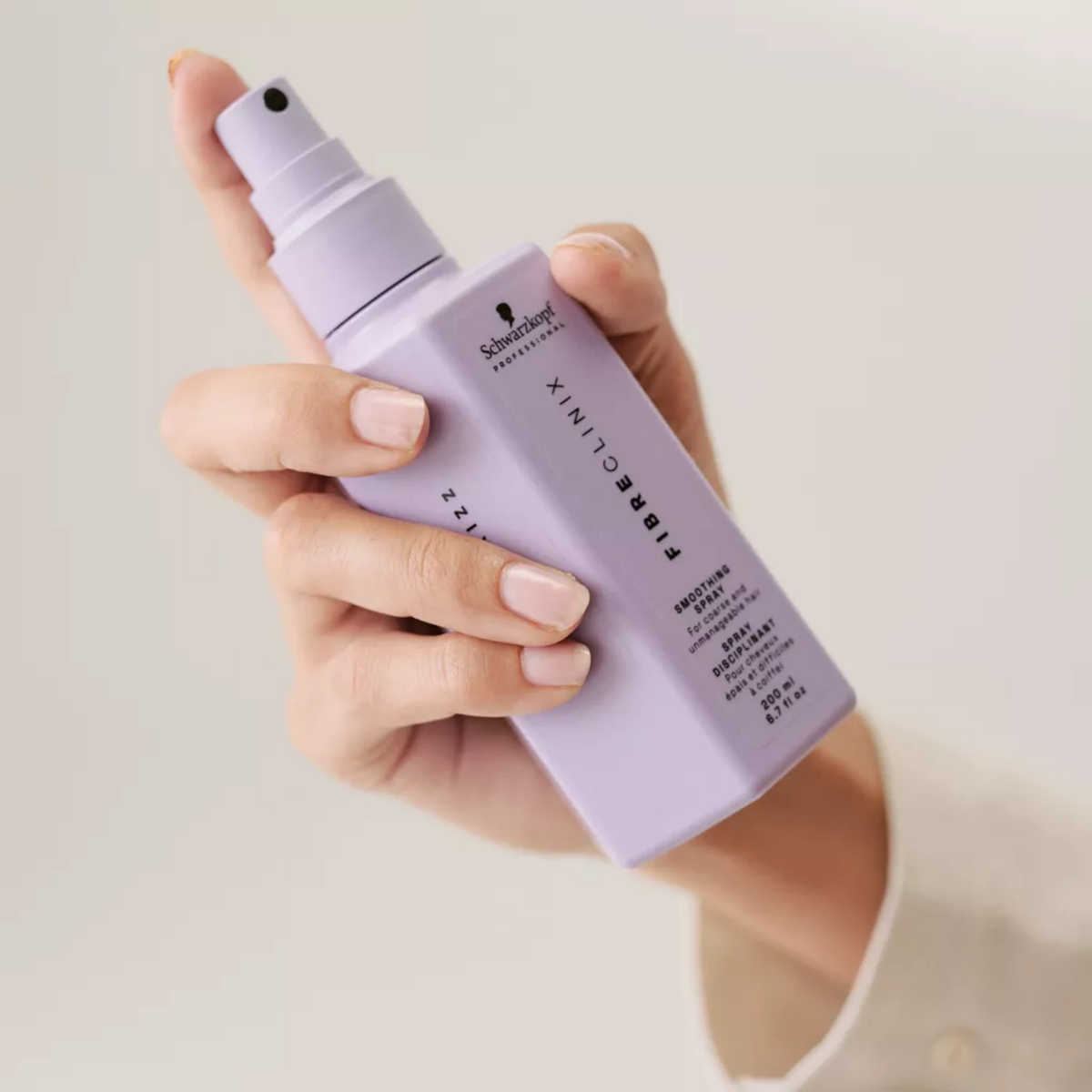 flacon de Schwarzkopf Professional Fibre Clinix De-Frizz Smoothing Spray lissant anti-frisottis 200 ml