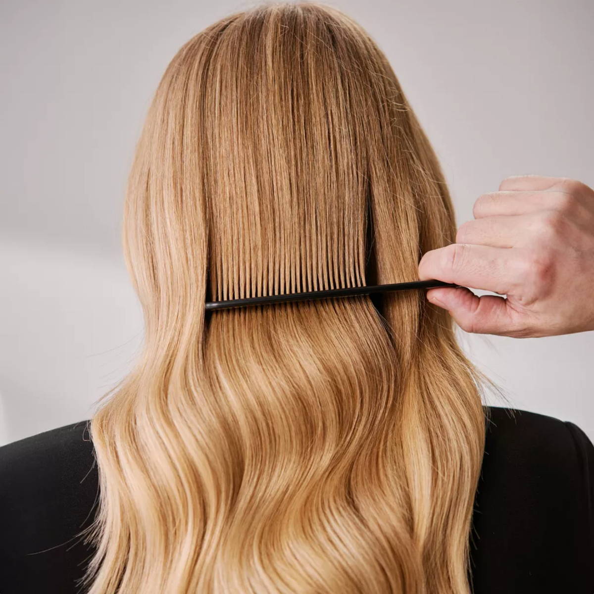 Spray réparateur Fibre Clinix Fortify Multirepair pour cheveux abîmés, démêlant, renforçant et protecteur thermique.