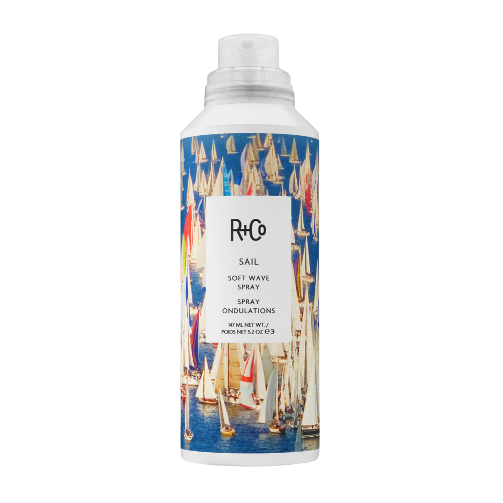 Flacon du Sail Soft Wave Spray de R+Co, spray léger pour ondulations souples et brillantes