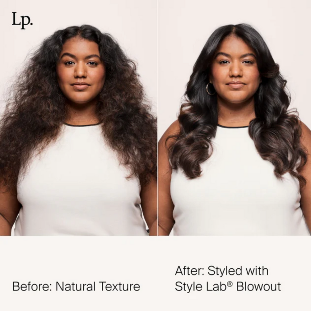 Bouteille noire du spray Style Lab Blowout de Living Proof sur fond blanc, suggérant efficacité, technicité et coiffage professionnel rapide.

