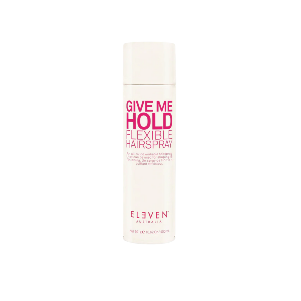 Spray coiffant Give Me Hold Flexible Hairspray d’ELEVEN Australia vaporisé sur cheveux secs et texturés