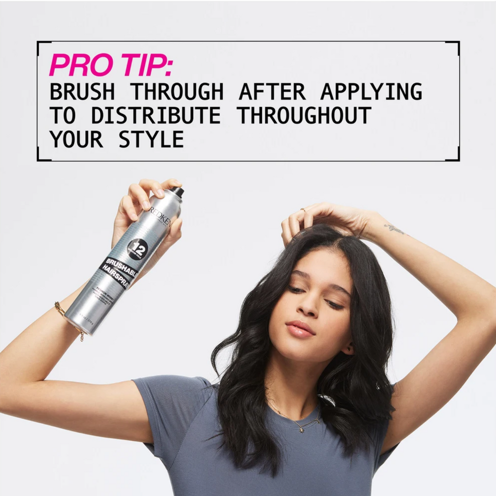Aérosol du spray fixatif Fashion Work 12 Redken posé sur fond neutre