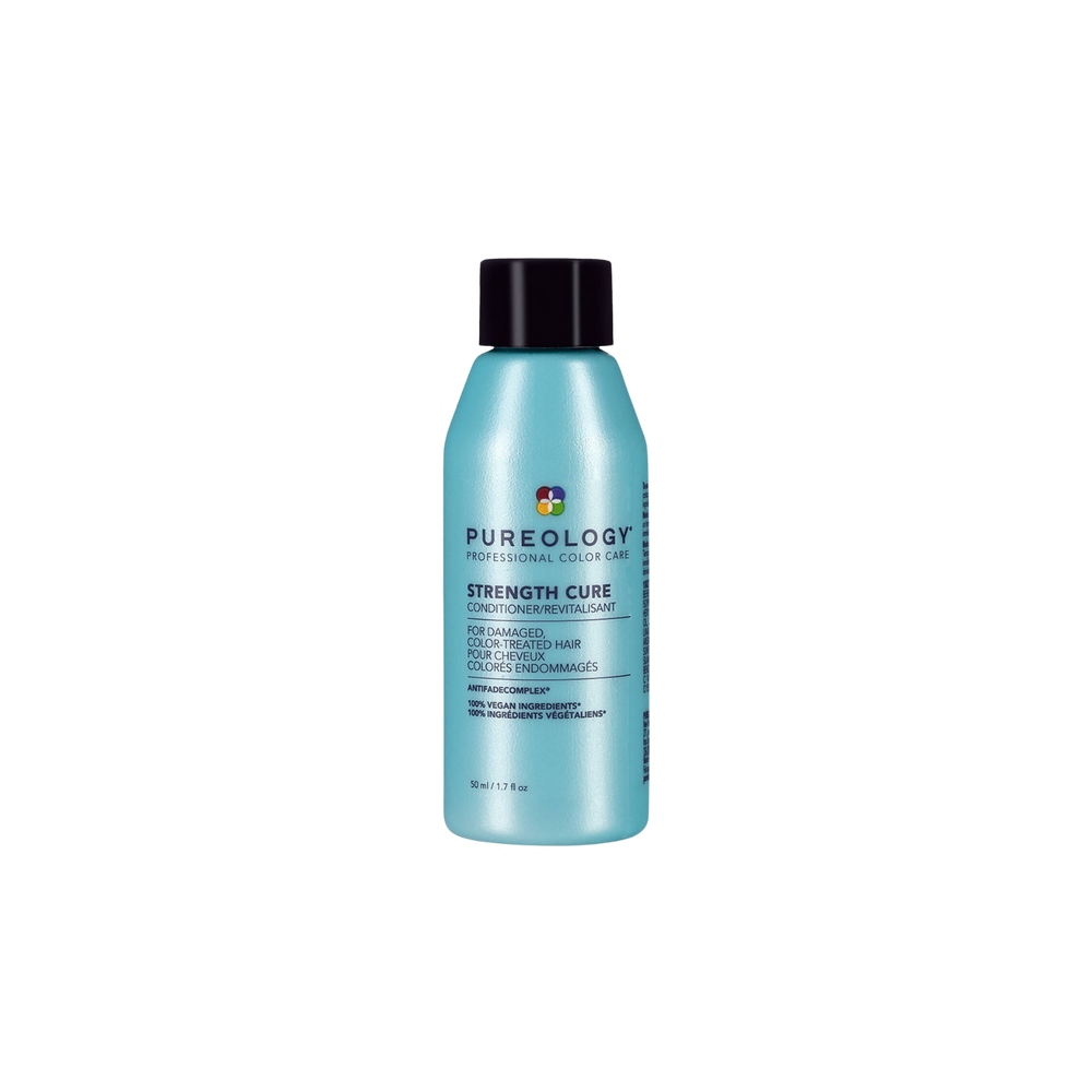 Flacon de Strength Cure Conditioner de Pureology sur fond neutre, avec bouchon visible.