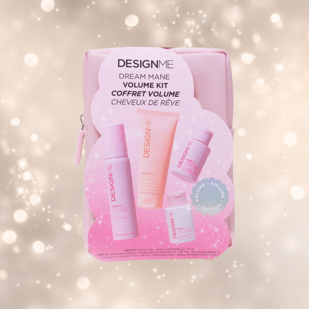 Trousse rose Design.Me contenant des minis : shampooing PUFF.ME, revitalisant PUFF.ME, crème HOLD.ME et mousse volumisante PUFF.ME