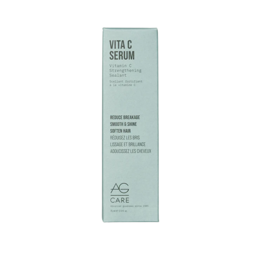 Flacon de AG Care Vita C Serum posé sur fond neutre, cheveux lisses et brillants en arrière-plan